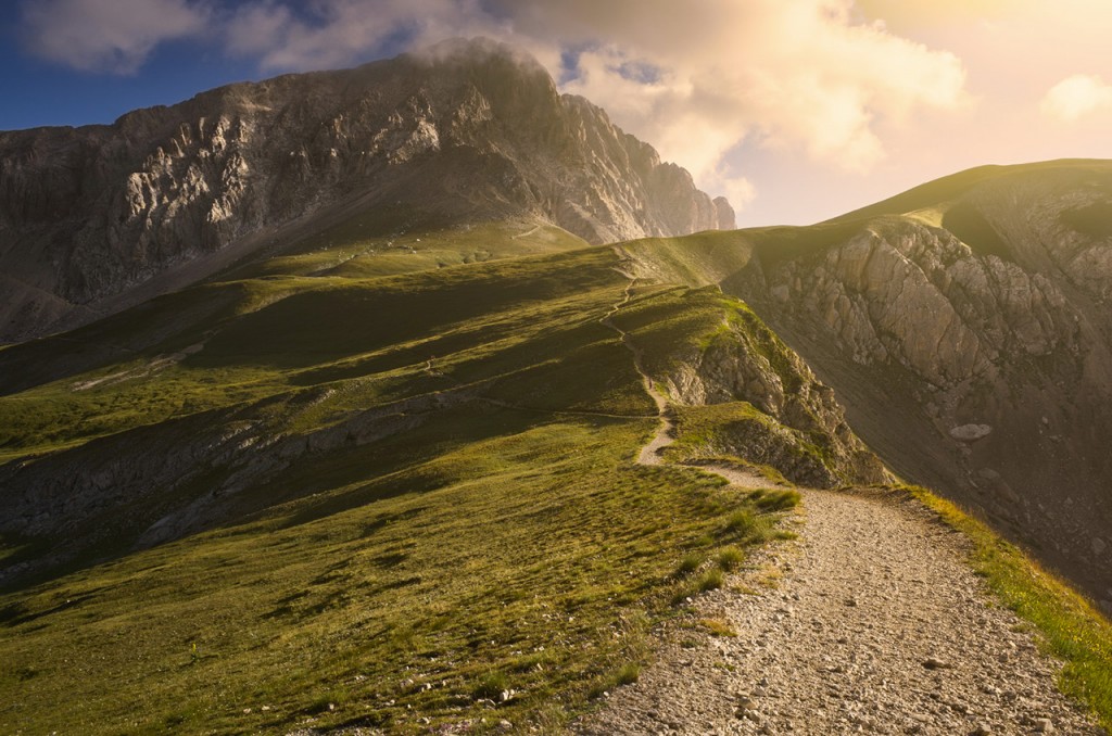 Ulama Menganggap Berbakti Kepada Kedua Orang Tua Itu Lebih Afdhal Dari Solat Malam